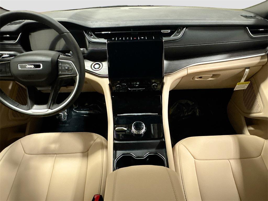 new 2025 Jeep Grand Cherokee L car, priced at $42,800