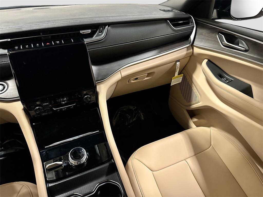 new 2025 Jeep Grand Cherokee L car, priced at $42,800