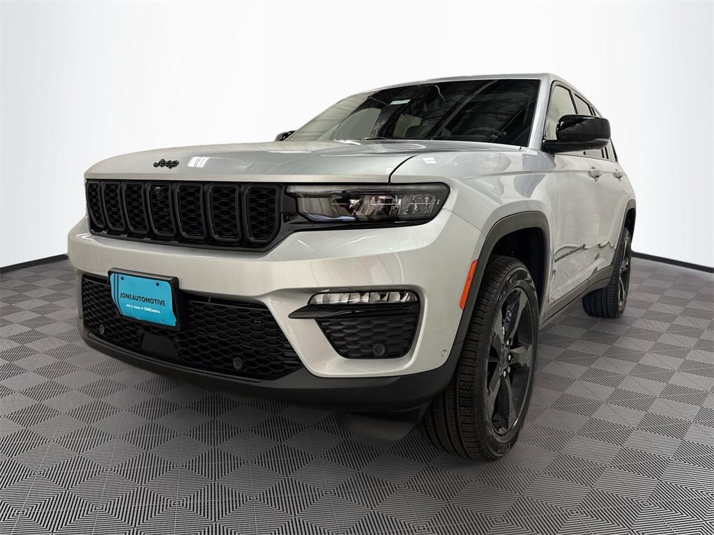 new 2025 Jeep Grand Cherokee car, priced at $51,905