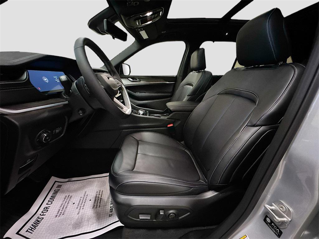 new 2025 Jeep Grand Cherokee car, priced at $51,905
