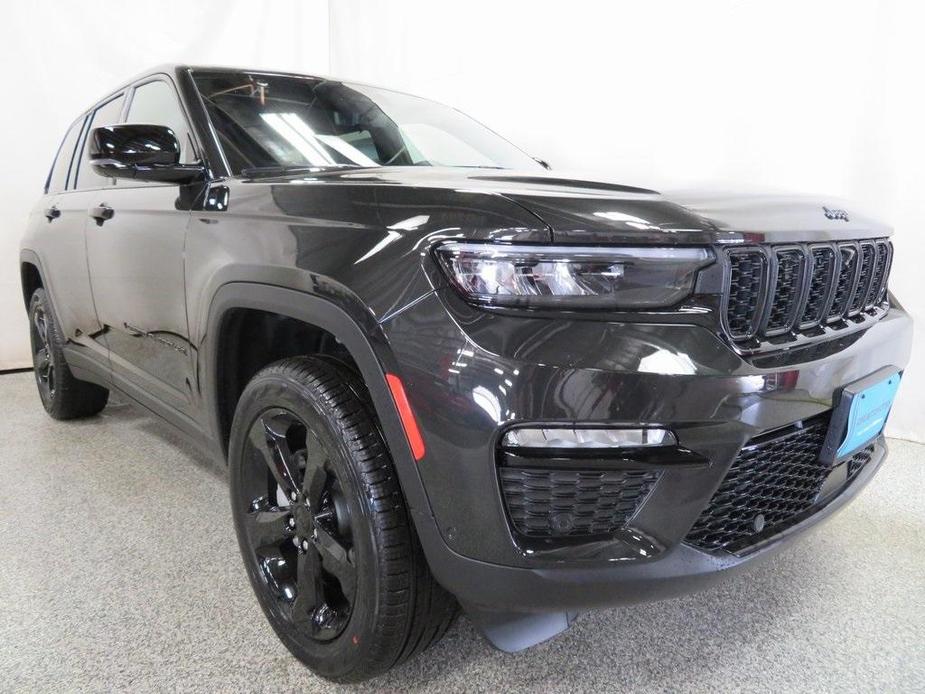 new 2024 Jeep Grand Cherokee car, priced at $53,227