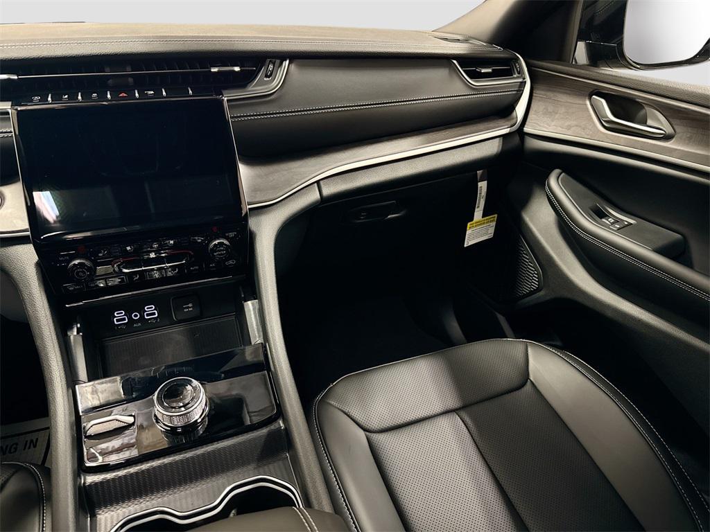 new 2025 Jeep Grand Cherokee car, priced at $50,222