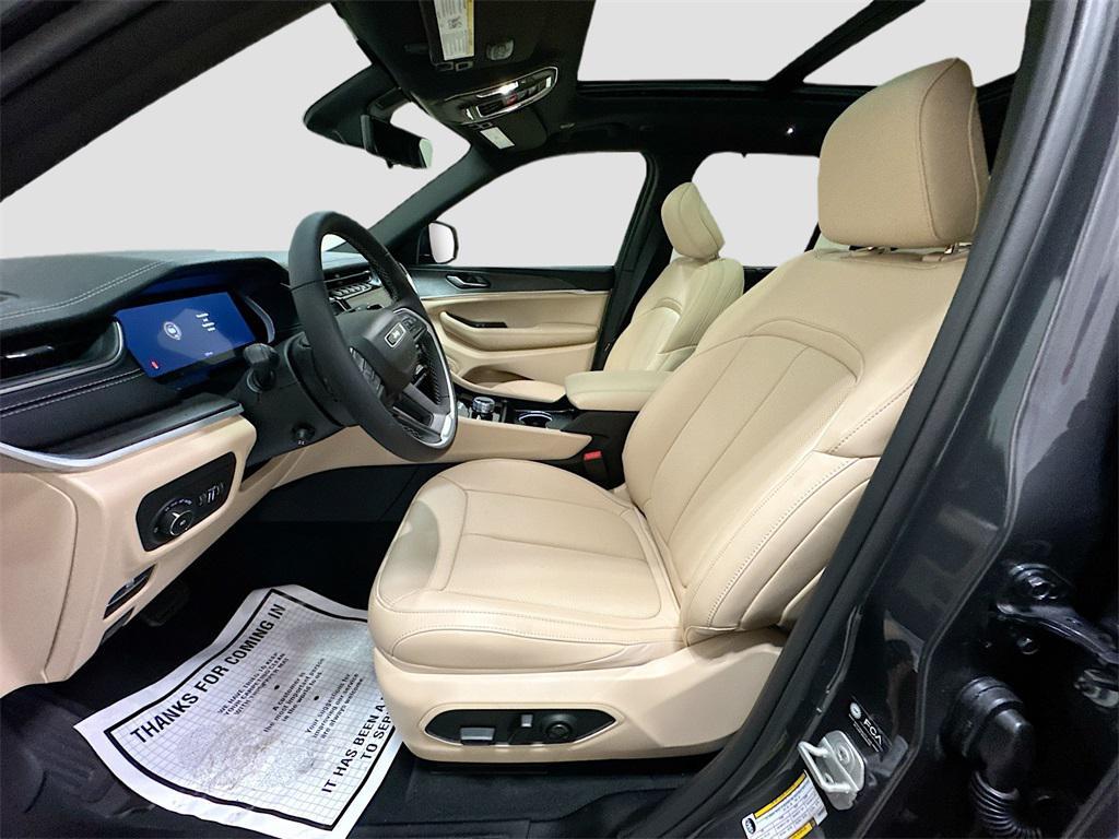 new 2025 Jeep Grand Cherokee car, priced at $43,726
