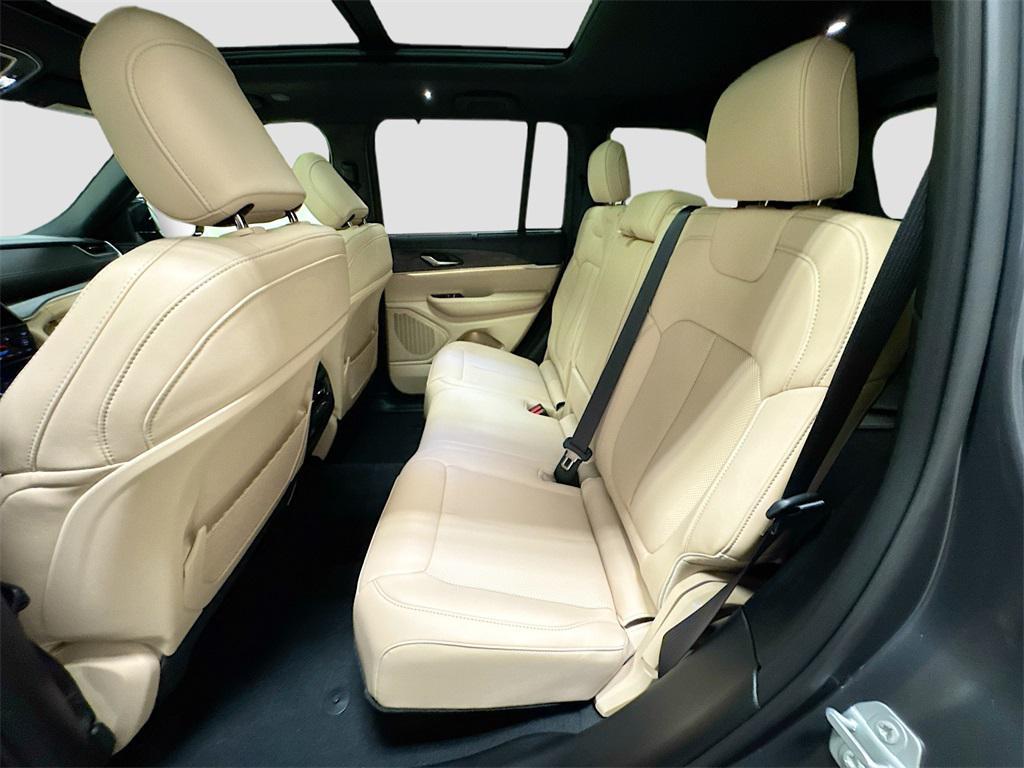 new 2025 Jeep Grand Cherokee car, priced at $43,726