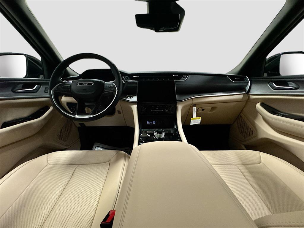 new 2025 Jeep Grand Cherokee car, priced at $43,726
