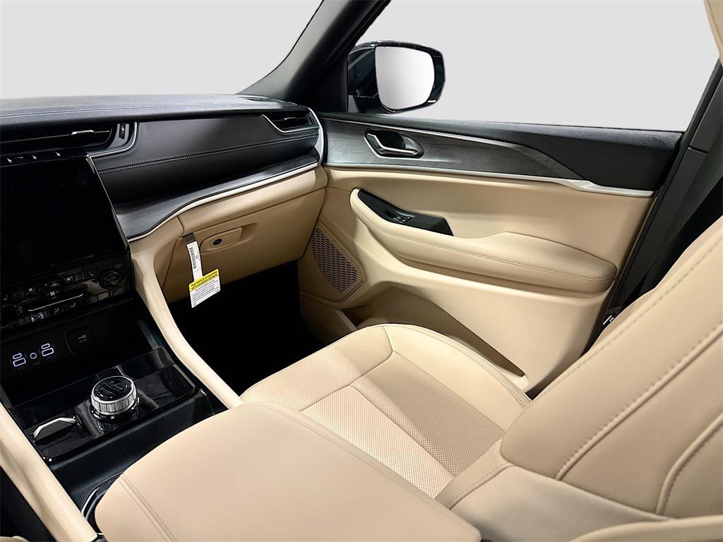 new 2025 Jeep Grand Cherokee car, priced at $43,726