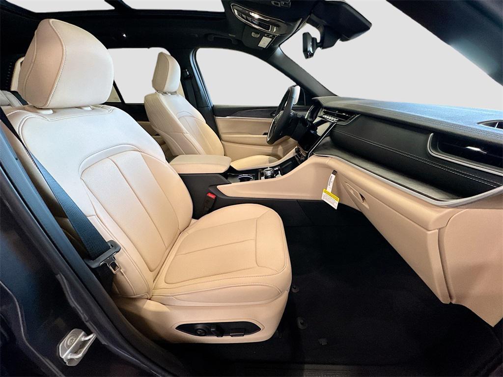 new 2025 Jeep Grand Cherokee car, priced at $43,726