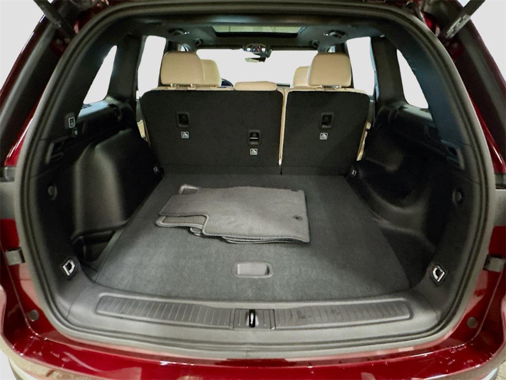 used 2025 Jeep Grand Cherokee car, priced at $41,997