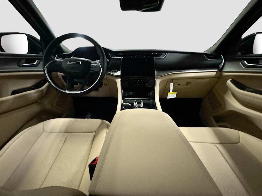 used 2025 Jeep Grand Cherokee car, priced at $41,997