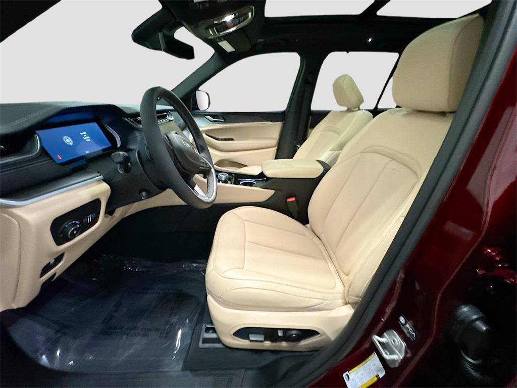 used 2025 Jeep Grand Cherokee car, priced at $41,997