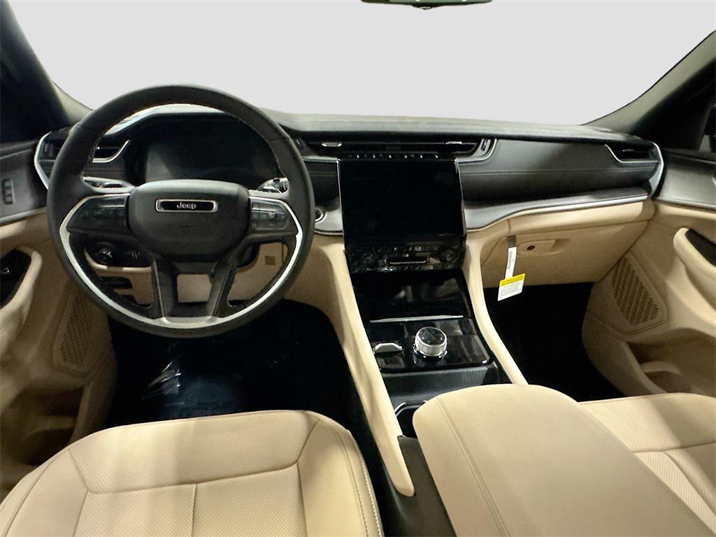 used 2025 Jeep Grand Cherokee car, priced at $41,997