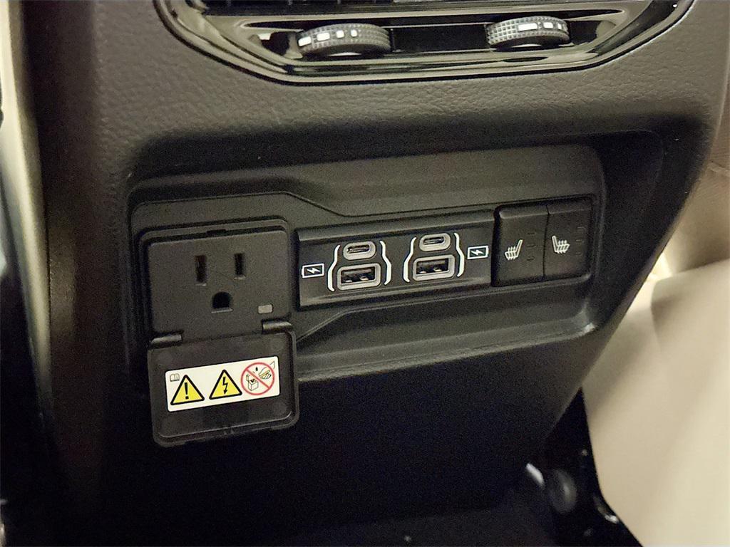 used 2025 Jeep Grand Cherokee car, priced at $41,997