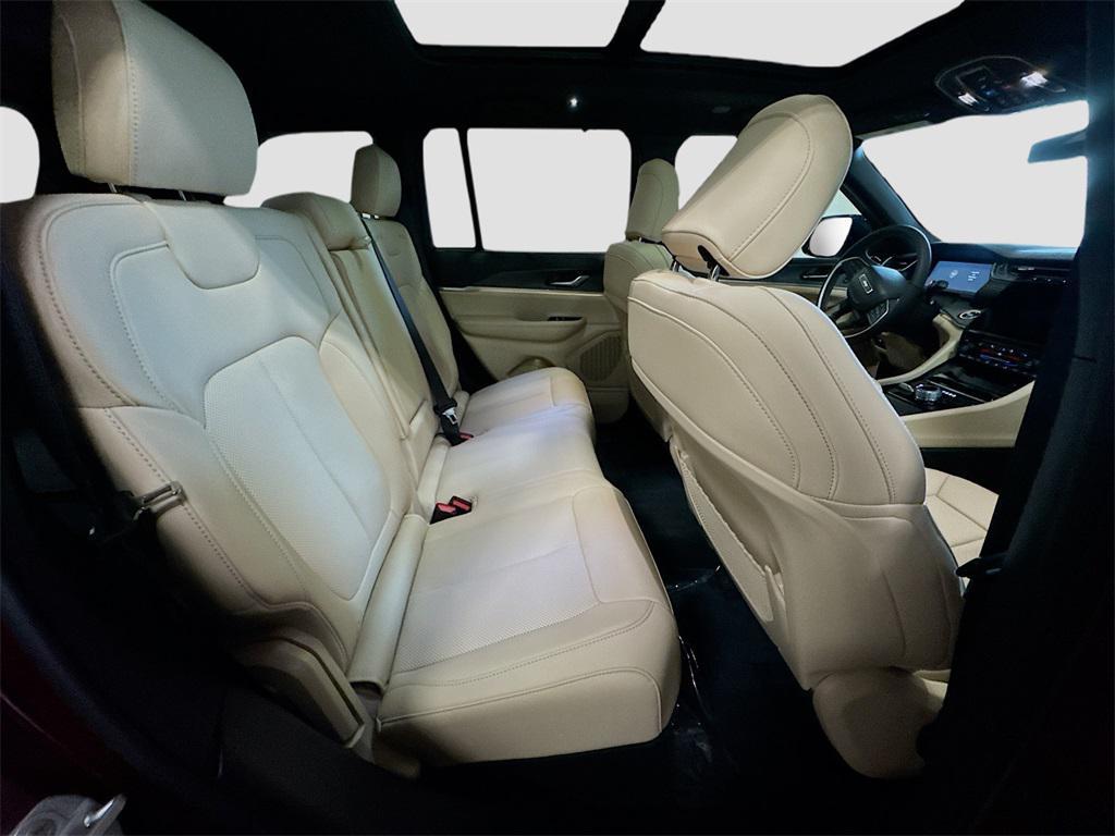 used 2025 Jeep Grand Cherokee car, priced at $41,997