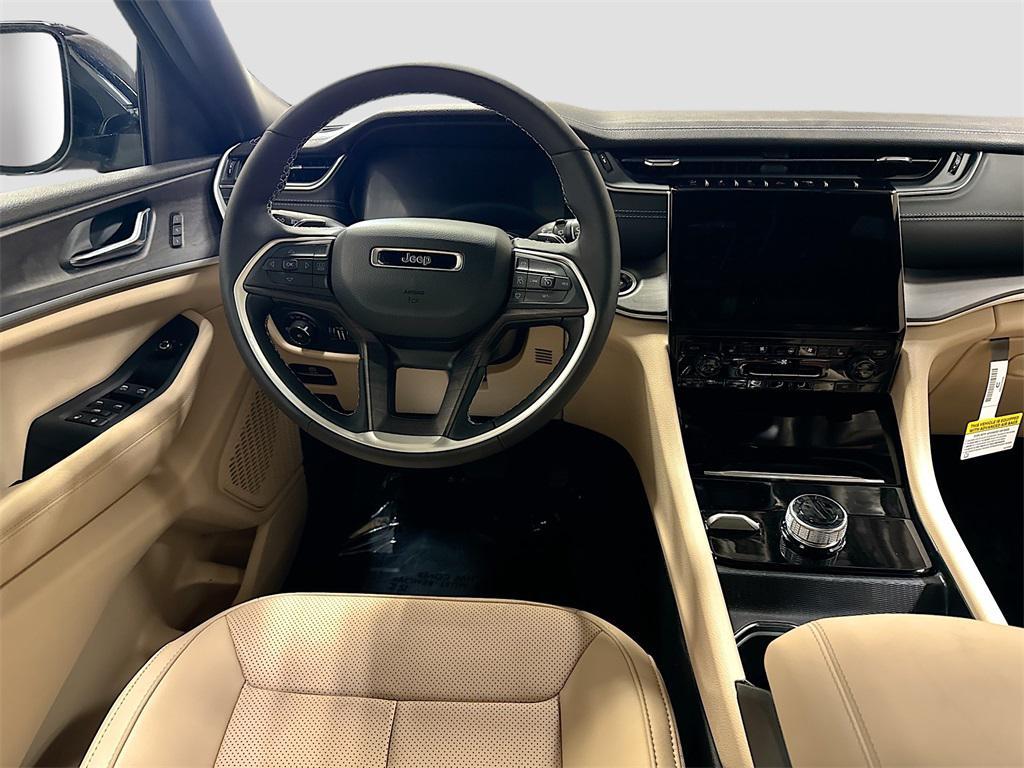 used 2025 Jeep Grand Cherokee car, priced at $41,997