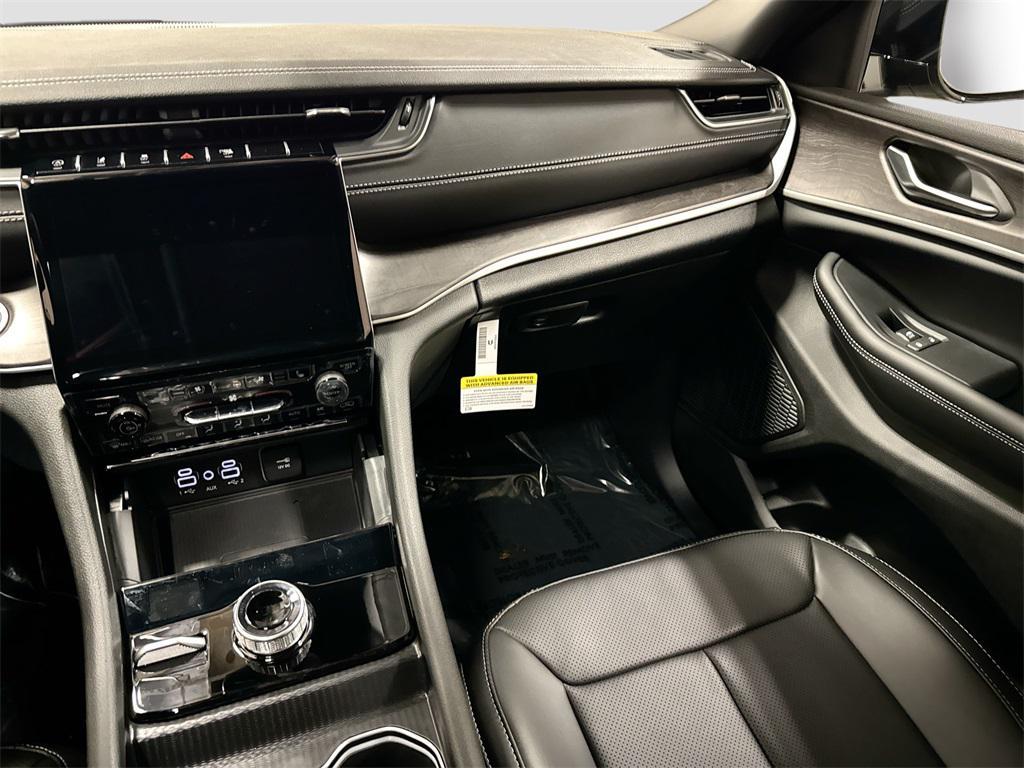 new 2025 Jeep Grand Cherokee car, priced at $47,283