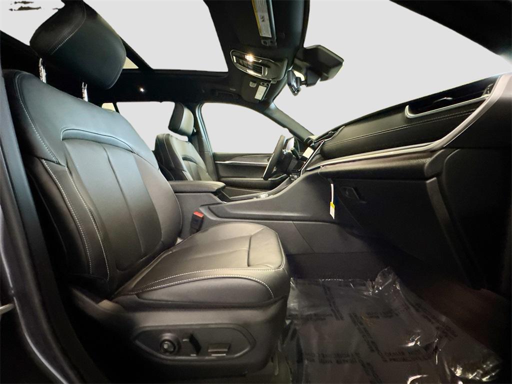 new 2025 Jeep Grand Cherokee car, priced at $47,283