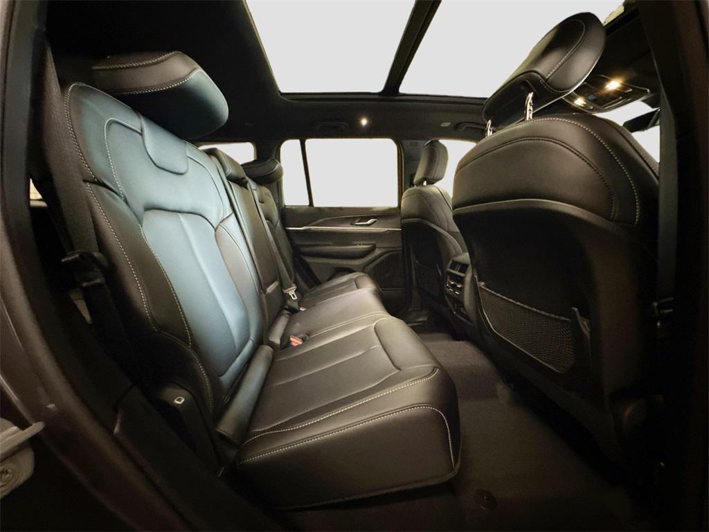 new 2025 Jeep Grand Cherokee car, priced at $47,283