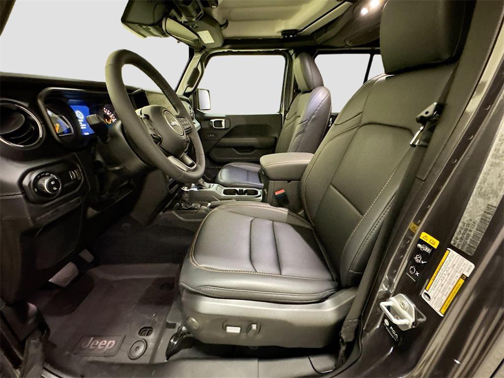 new 2025 Jeep Gladiator car, priced at $47,900