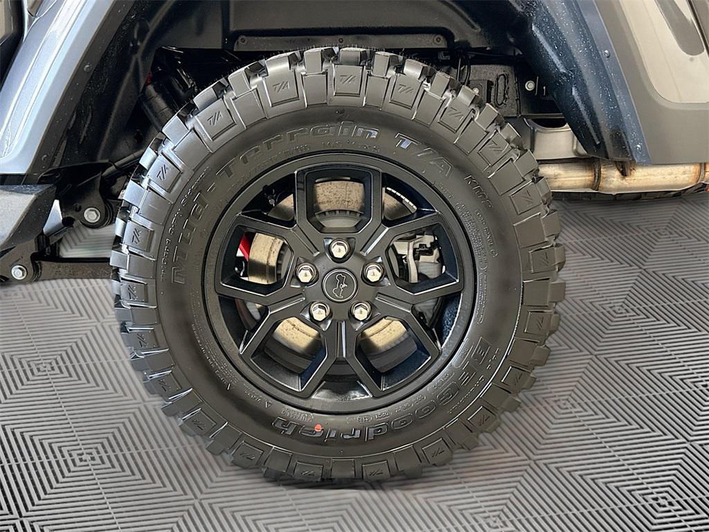 new 2025 Jeep Gladiator car, priced at $47,900