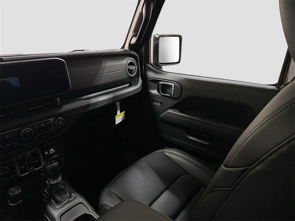 new 2025 Jeep Gladiator car, priced at $47,900