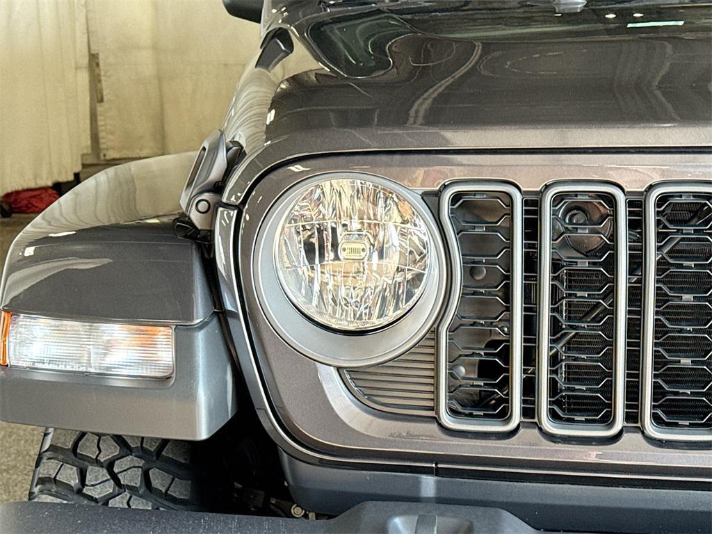 new 2025 Jeep Gladiator car, priced at $47,900