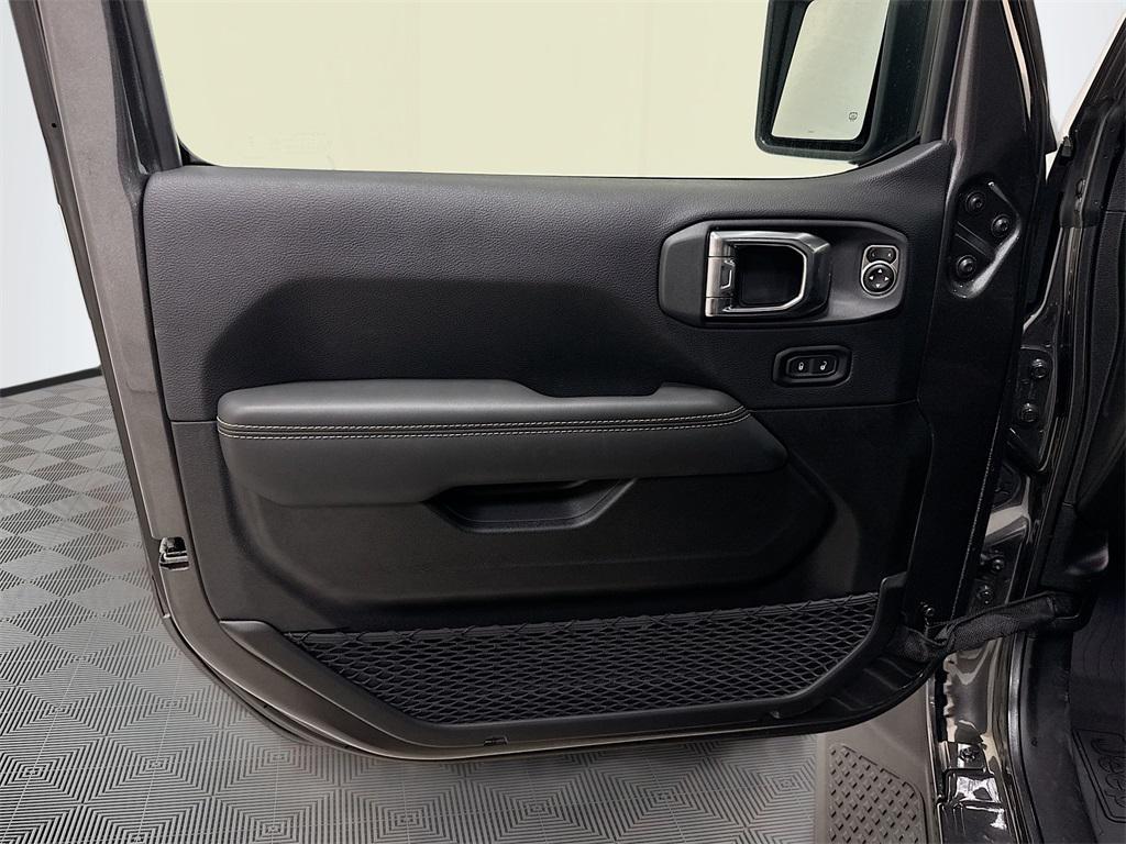 new 2025 Jeep Gladiator car, priced at $47,900