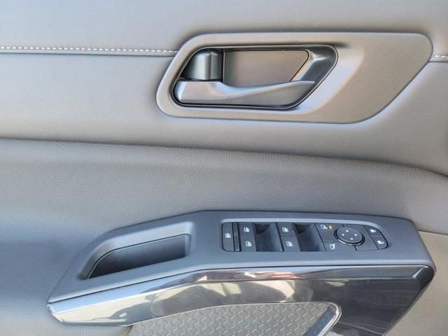 new 2025 Nissan Pathfinder car, priced at $40,070