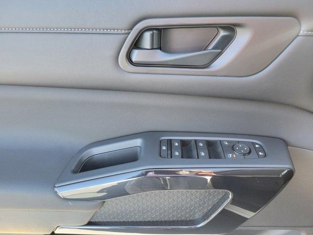 new 2025 Nissan Pathfinder car, priced at $38,221