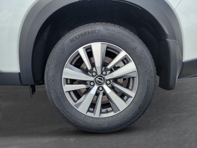 new 2025 Nissan Pathfinder car, priced at $39,744