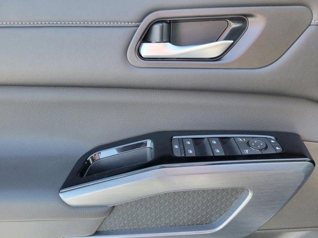 new 2025 Nissan Pathfinder car, priced at $38,434