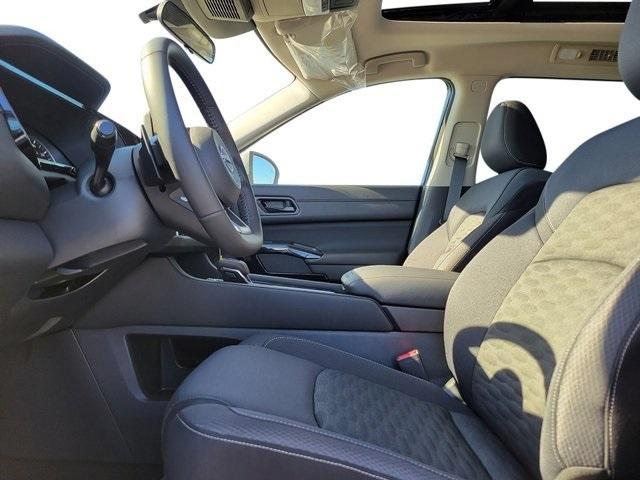new 2025 Nissan Pathfinder car, priced at $40,002