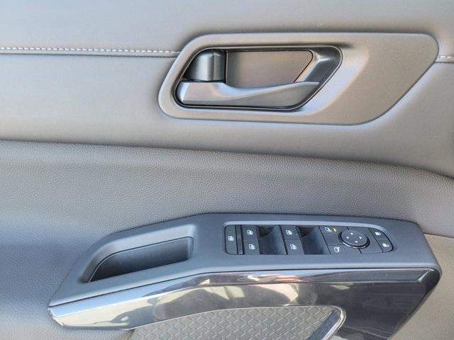 new 2025 Nissan Pathfinder car, priced at $40,002