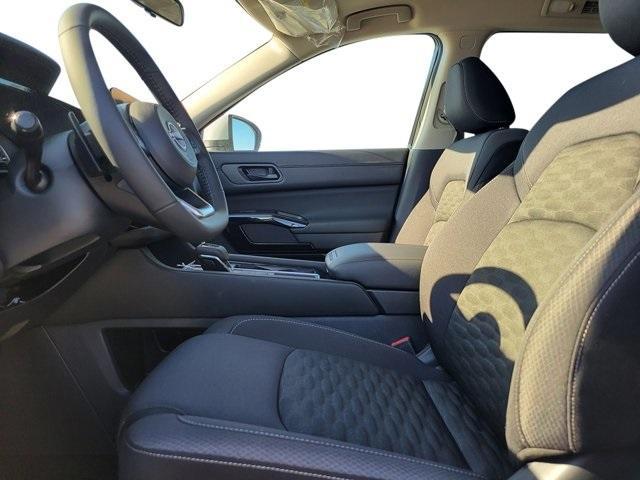 new 2025 Nissan Pathfinder car, priced at $38,221
