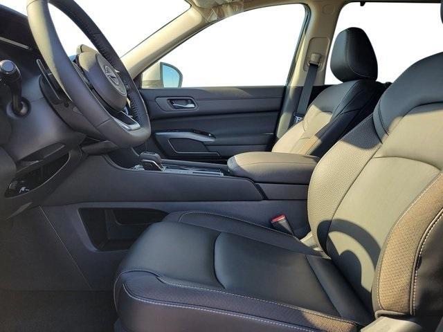 new 2025 Nissan Pathfinder car, priced at $40,321