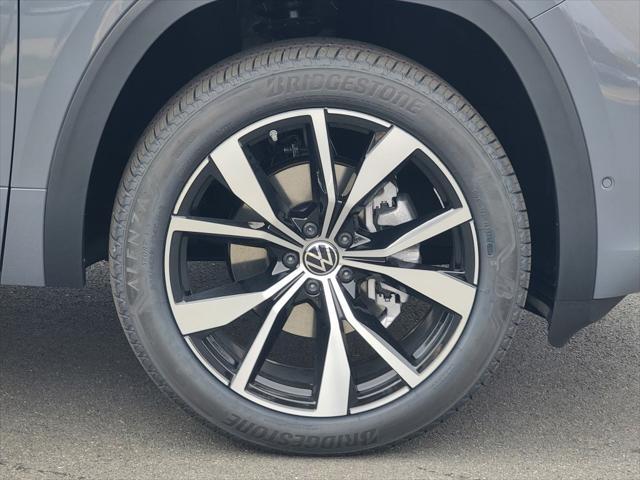 new 2025 Volkswagen Atlas car, priced at $51,810