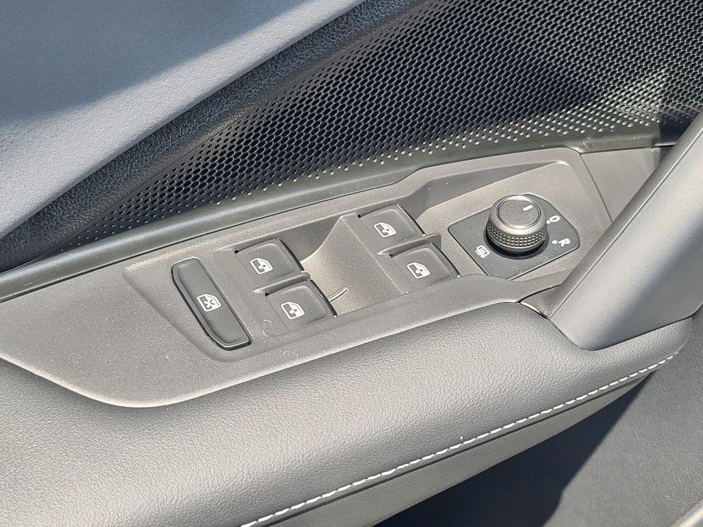 new 2025 Volkswagen Tiguan car, priced at $32,638