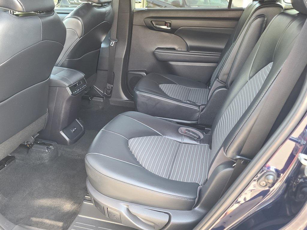 used 2022 Toyota Highlander car, priced at $30,900