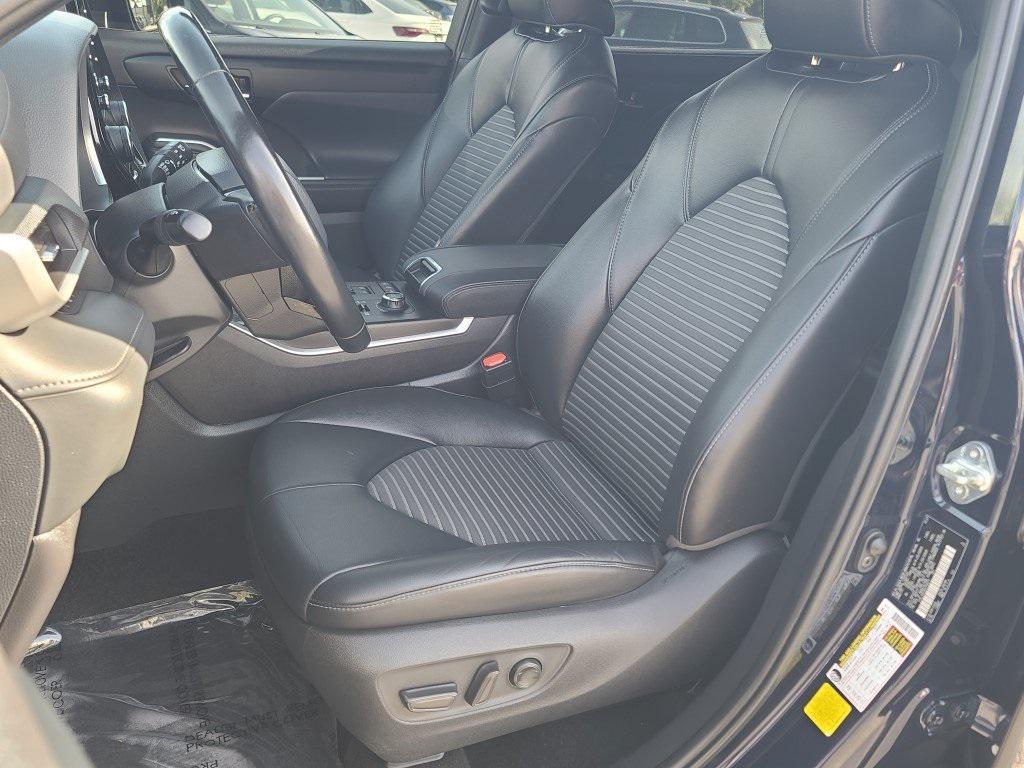 used 2022 Toyota Highlander car, priced at $30,900