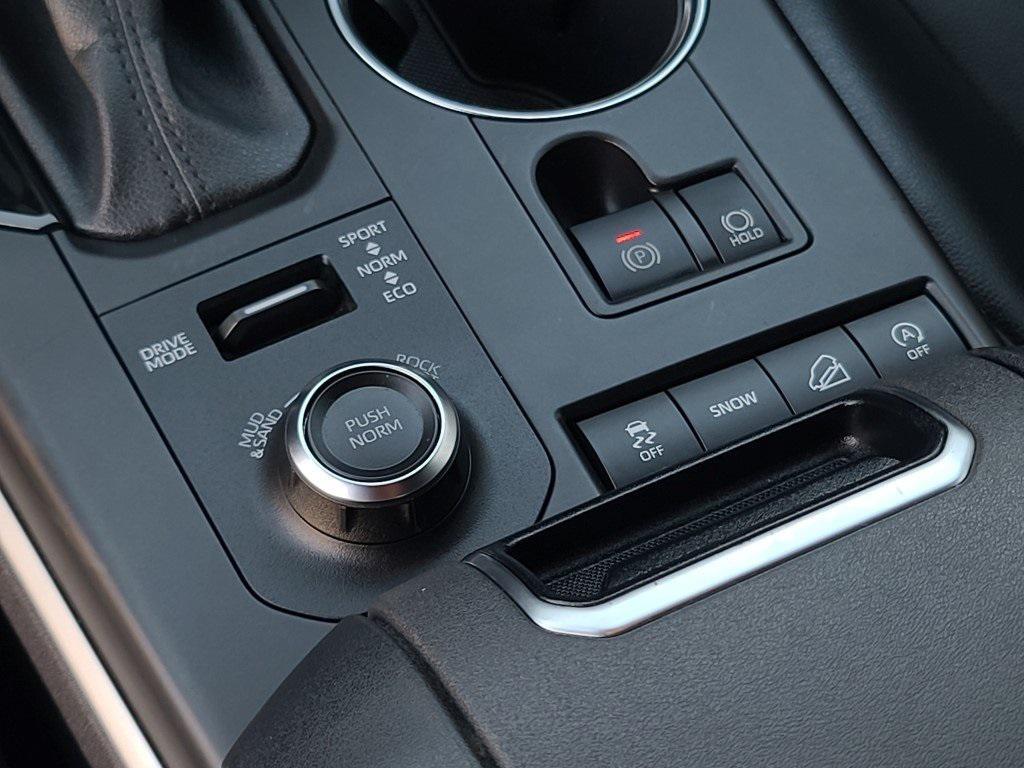 used 2022 Toyota Highlander car, priced at $30,900