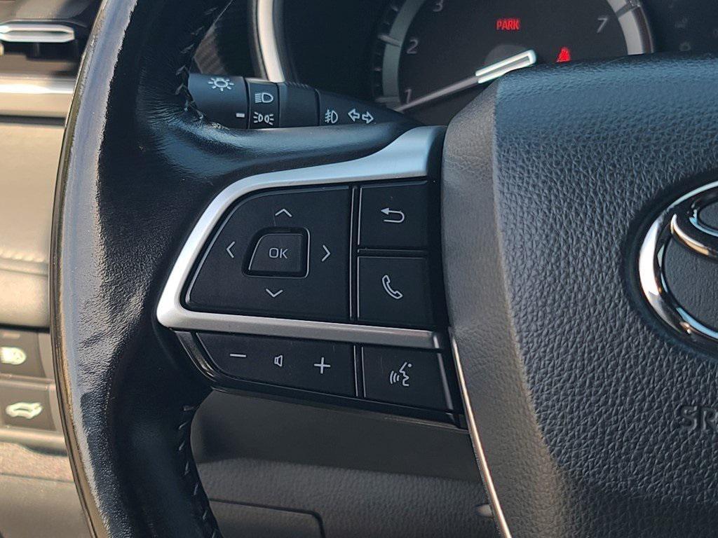 used 2022 Toyota Highlander car, priced at $30,900