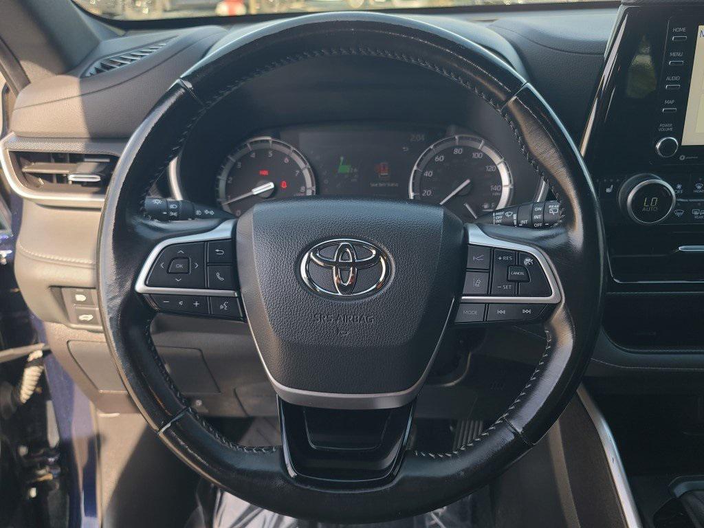 used 2022 Toyota Highlander car, priced at $30,900