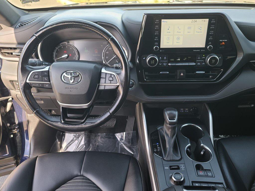 used 2022 Toyota Highlander car, priced at $30,900