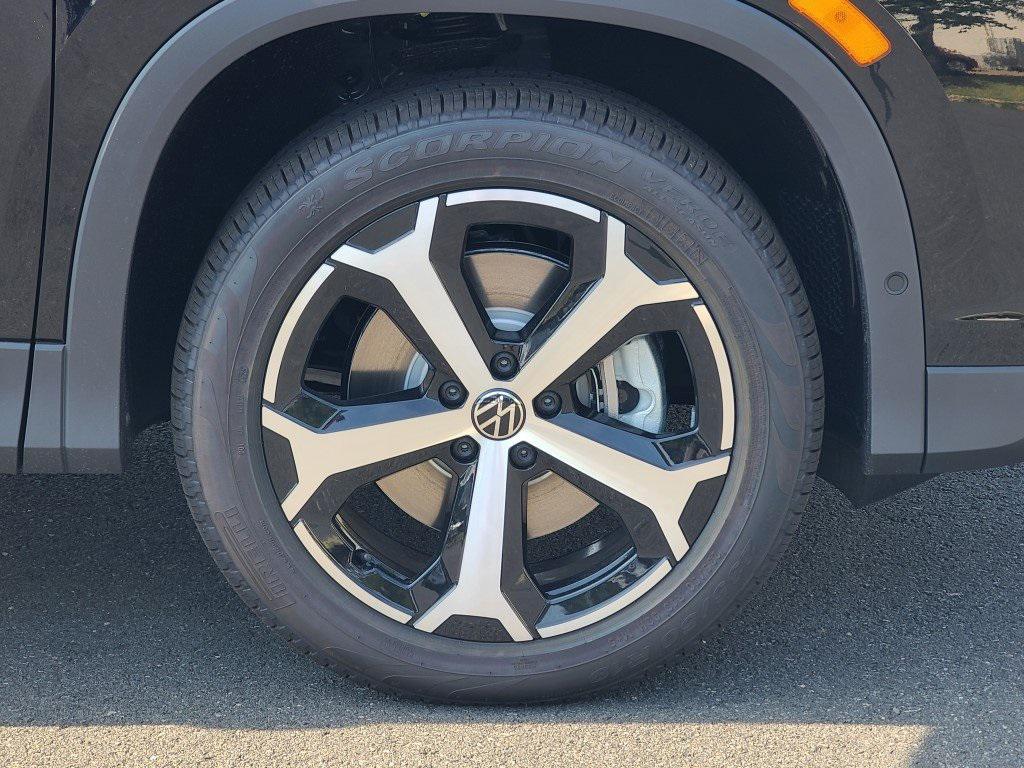 new 2025 Volkswagen Tiguan car, priced at $35,799
