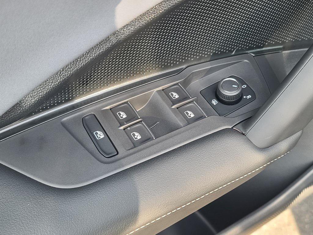 new 2025 Volkswagen Tiguan car, priced at $35,799
