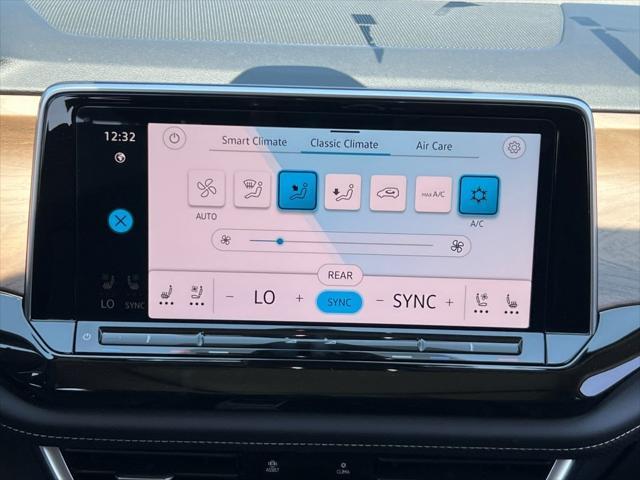 new 2025 Volkswagen Atlas car, priced at $44,212