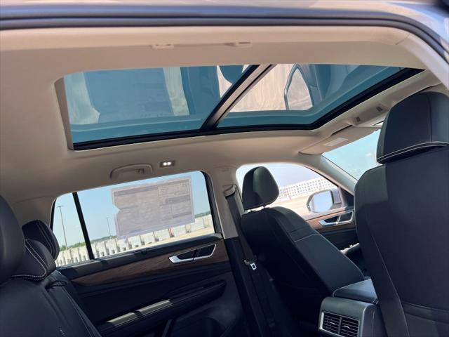 new 2025 Volkswagen Atlas car, priced at $44,212