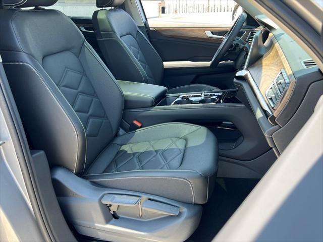 new 2025 Volkswagen Atlas car, priced at $44,212