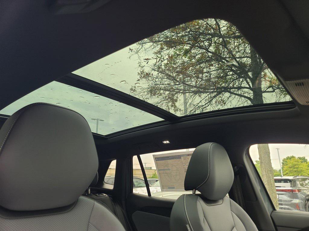 new 2025 Volkswagen Tiguan car, priced at $37,078