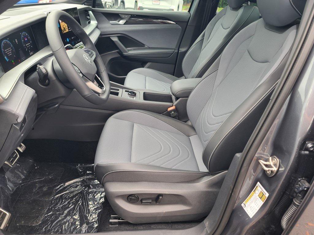 new 2025 Volkswagen Tiguan car, priced at $37,078