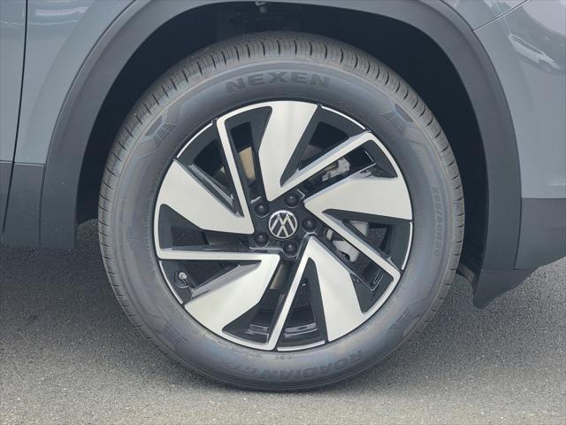 new 2025 Volkswagen Atlas car, priced at $43,172